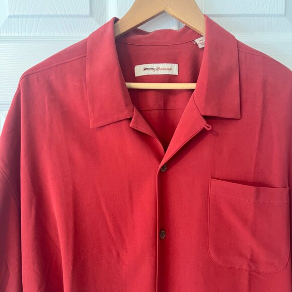 Tommy Bahama Red 100% Silk Short Sleeve Shirt! - Picture 2 of 16